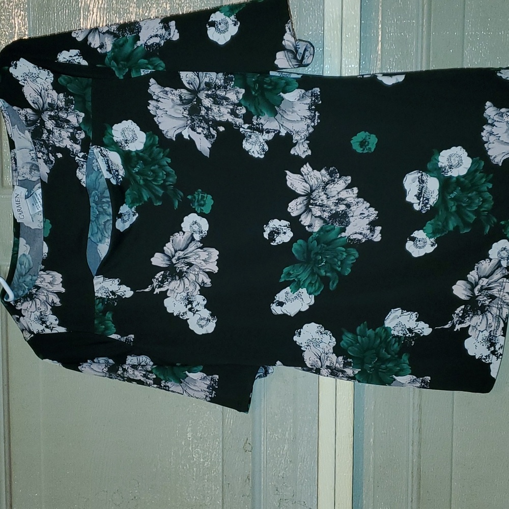 Like New M Carmen Marc Valvo Black and green floral blouse